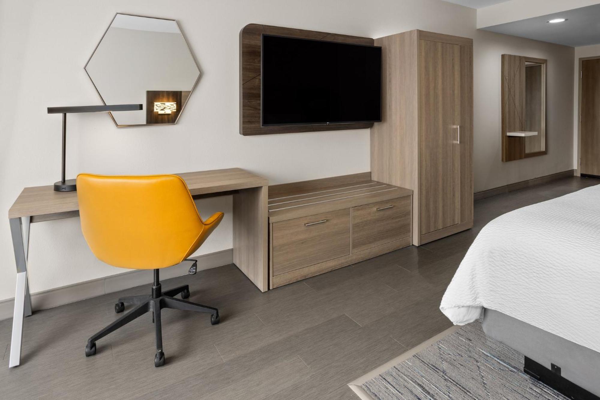 Holiday Inn Express & Suites Waynesboro East Bagian luar foto