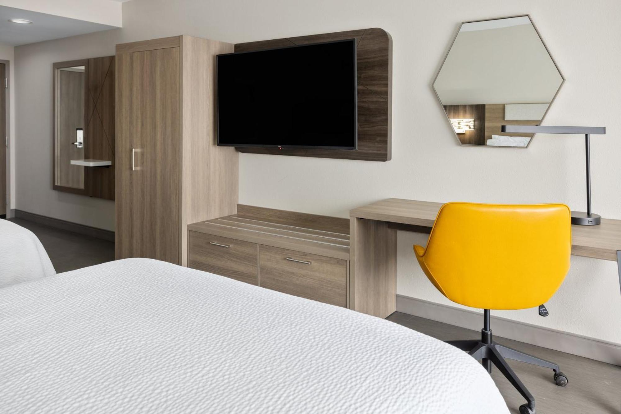 Holiday Inn Express & Suites Waynesboro East Bagian luar foto