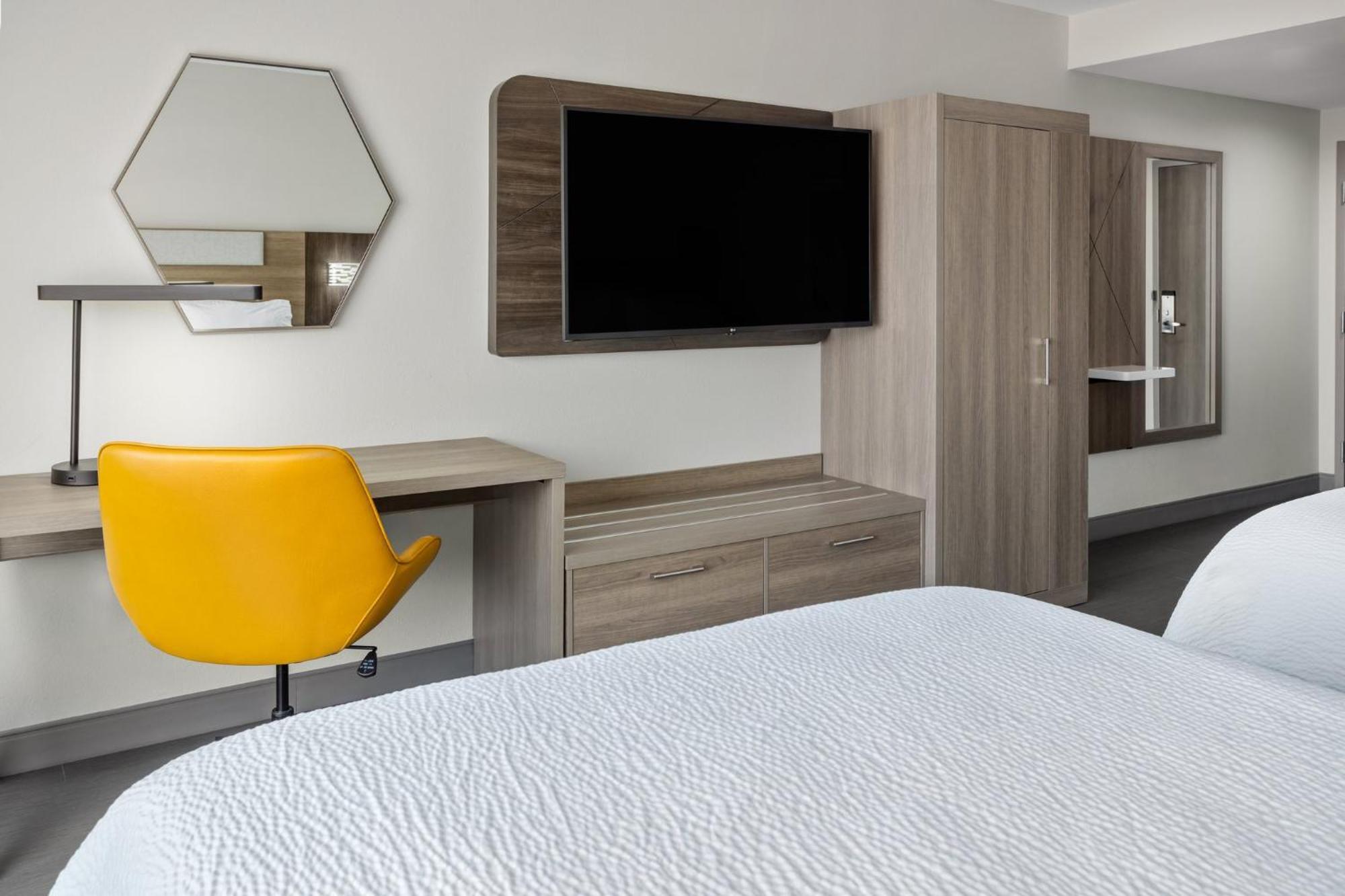 Holiday Inn Express & Suites Waynesboro East Bagian luar foto