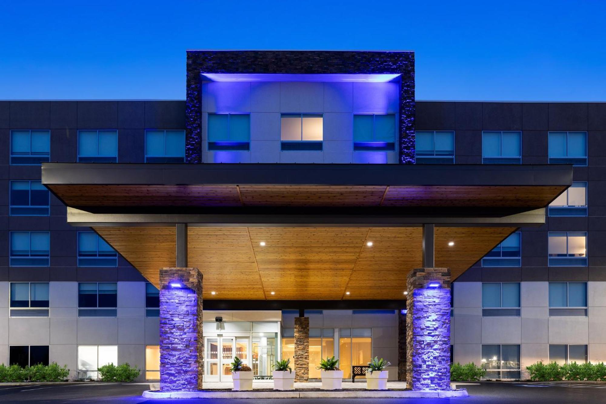 Holiday Inn Express & Suites Waynesboro East Bagian luar foto