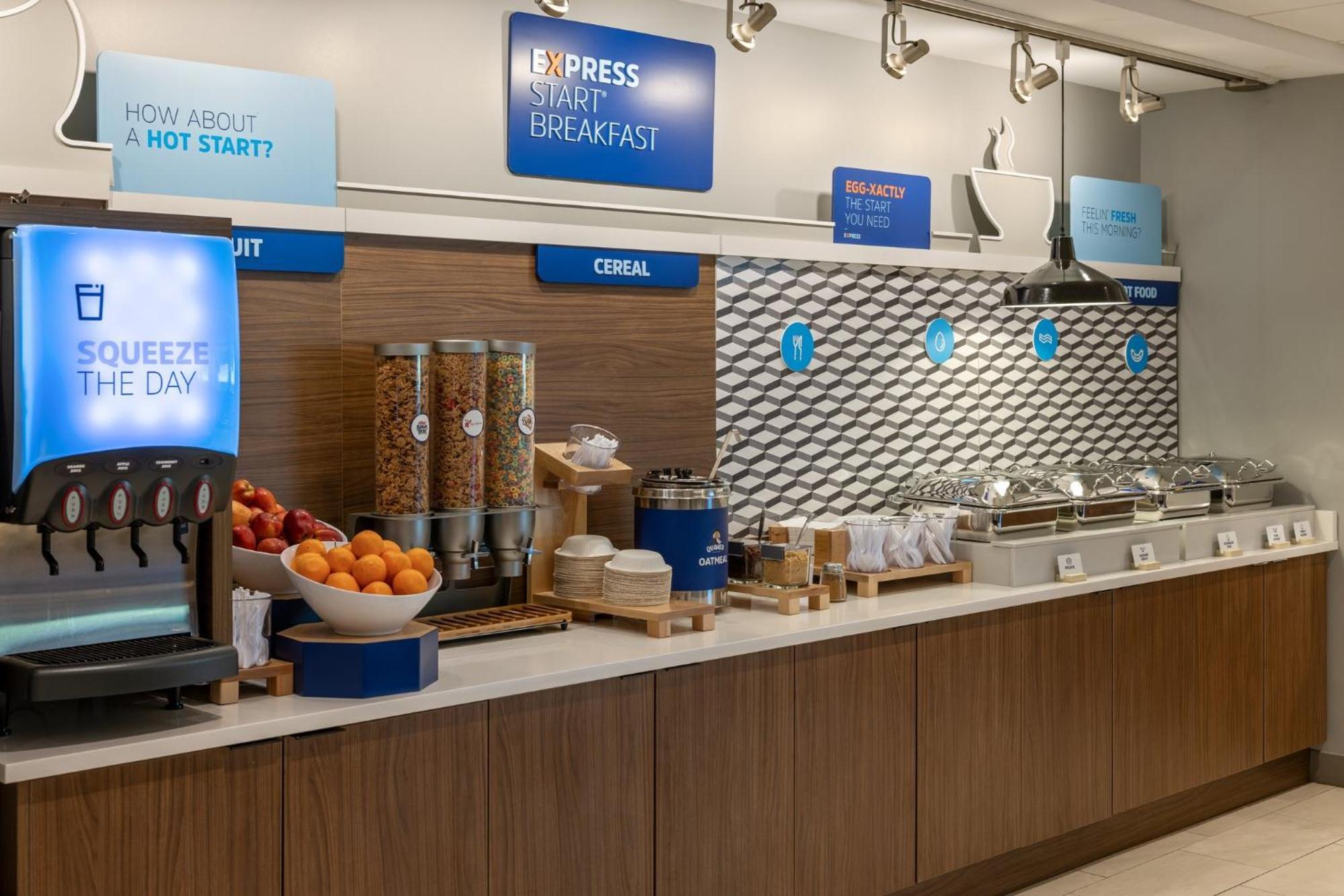 Holiday Inn Express & Suites Waynesboro East Bagian luar foto