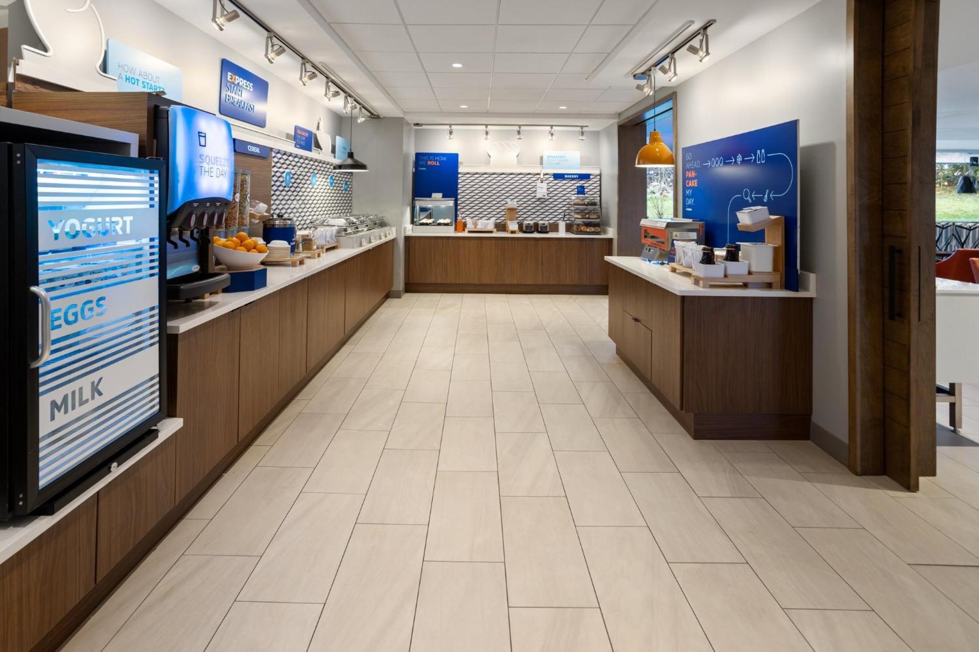 Holiday Inn Express & Suites Waynesboro East Bagian luar foto