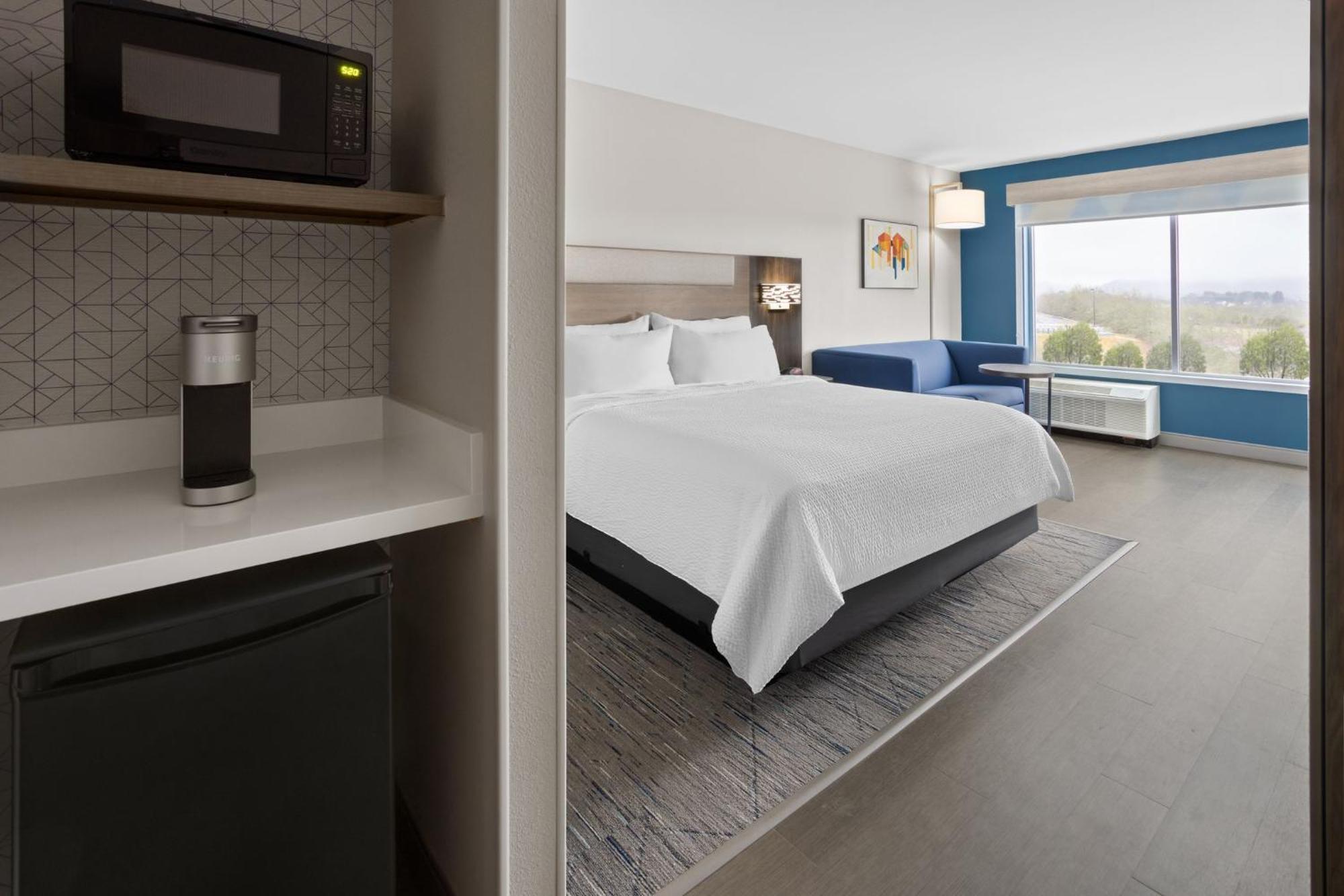 Holiday Inn Express & Suites Waynesboro East Bagian luar foto
