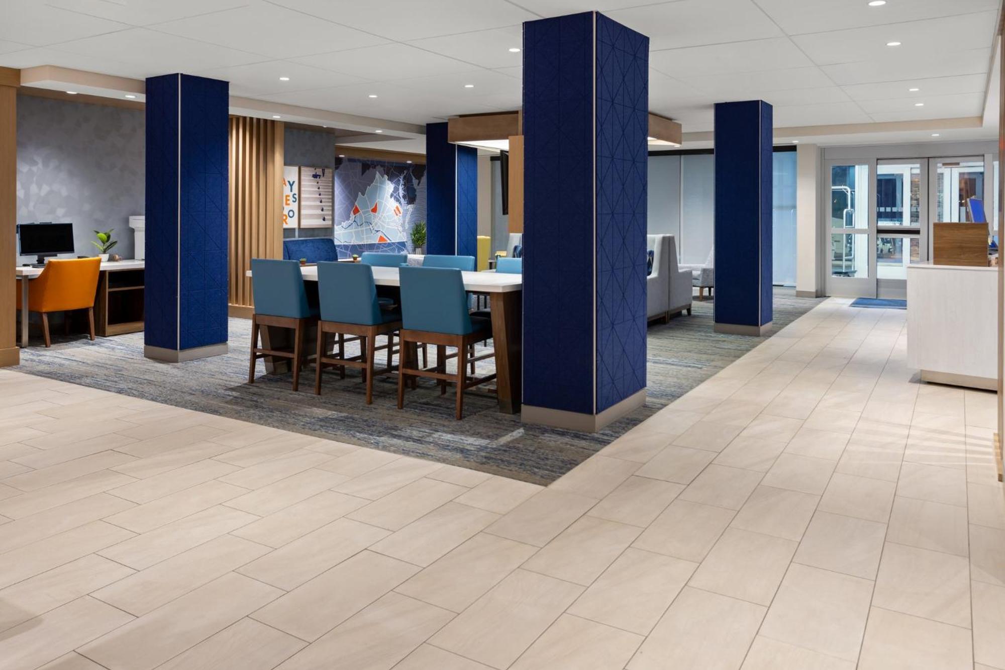 Holiday Inn Express & Suites Waynesboro East Bagian luar foto