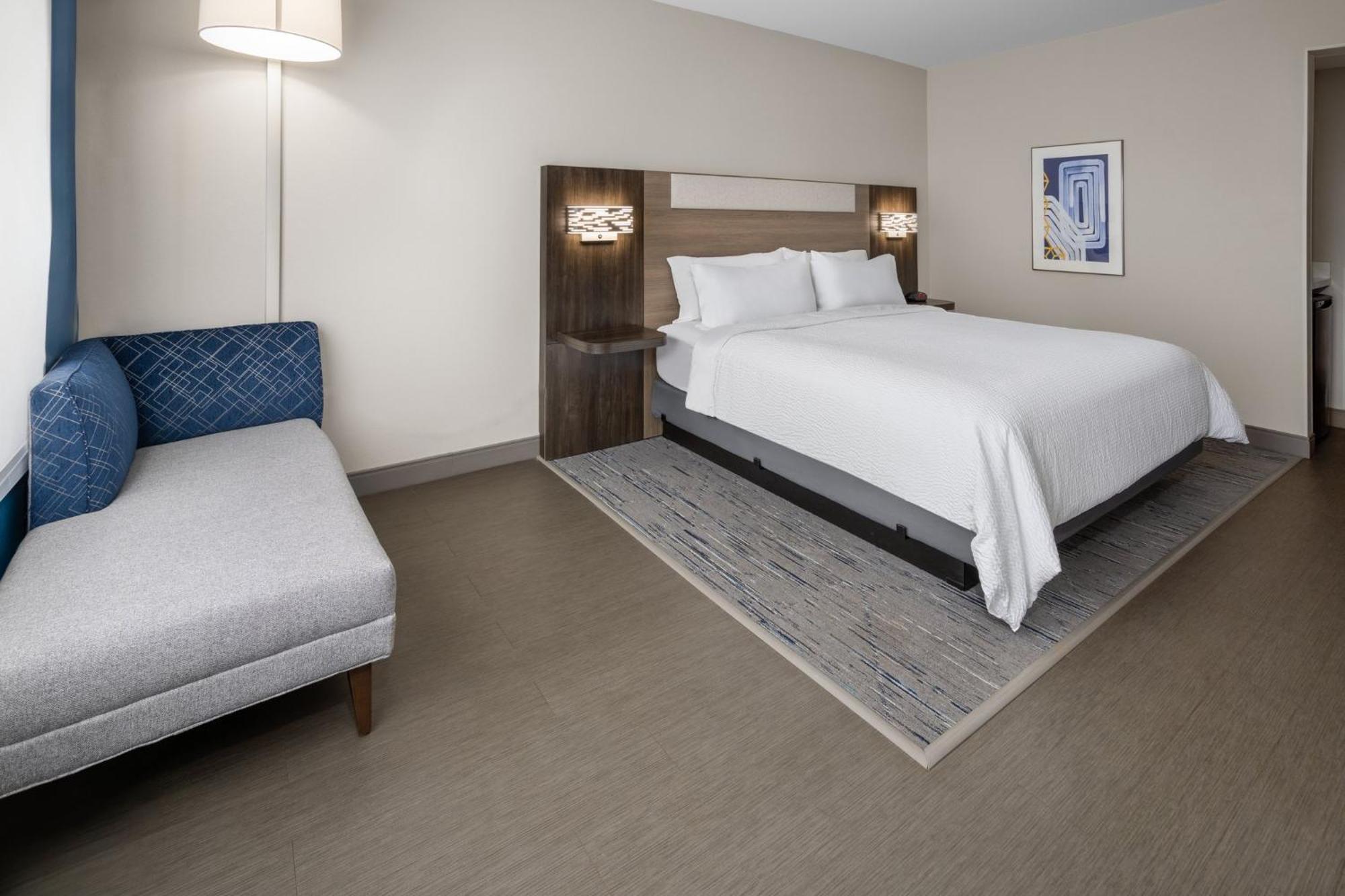 Holiday Inn Express & Suites Waynesboro East Bagian luar foto